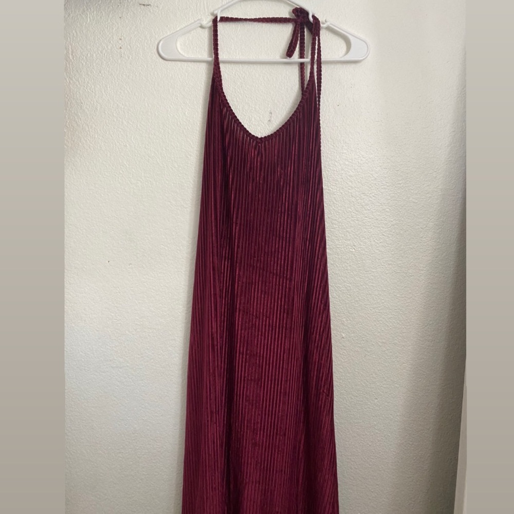 Burgundy strapy body con dress!